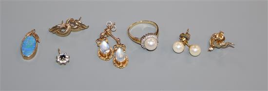 A 9ct bi-colour gold pearl and diamond cluster ring, a 9ct gold opal-set pendant & 5 other items (41, 42, 43, 46, 55, 63, 75)